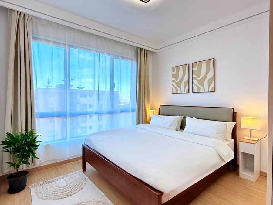 Deluxe Apartment, City View | Blackout drapes, WiFi (free)