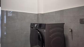 Deluxe Apartment, City View | Interior