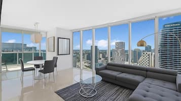 Superior Penthouse, 2 Bedrooms, Ocean View | Living area