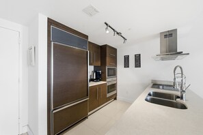 Private kitchen - Icon Brickell Luxe Stays by IliosRentals (Miami)