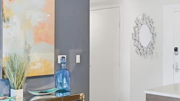 Superior Apartment, 1 King Bed with Sofa bed, City View | Bathroom