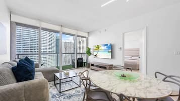 Luxury Apartment, 1 King Bed with Sofa bed, Canal View | Living area