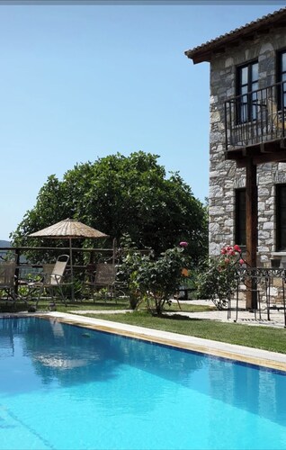 Adorable 2 bedrooms villa with swimmingpool AC in peaceful Kirazlı Kusadasi Efes