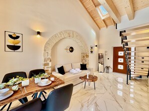 Living area - Skouna 1 Luxury Suite (Roda)