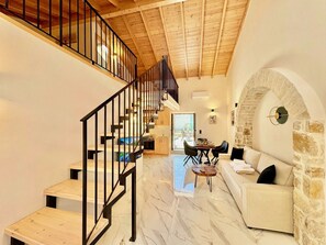Living area - Skouna 1 Luxury Suite (Roda)