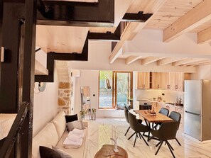 Living area - Skouna 2 Luxury Suite (Roda)