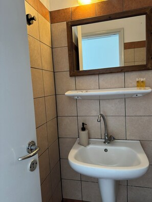 Standard Double Room, Balcony, Harbour View | Bathroom | Shower, free toiletries, hair dryer, towels - Aurelia Rooms (Ios)