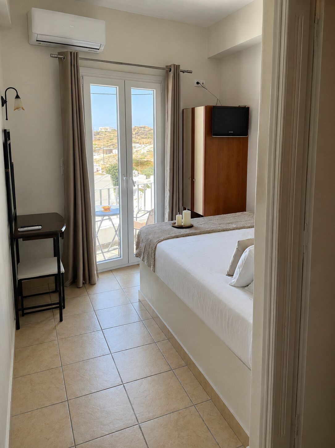 Habitación estándar doble, balcón, vistas al puerto | Wifi gratis