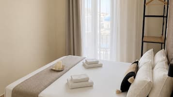 Deluxe Double Room, Balcony, Harbor View | Free WiFi