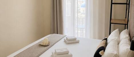 Deluxe Double Room, Balcony, Harbour View