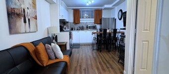 Cozy & Affordable Montreal 1BR Getaway