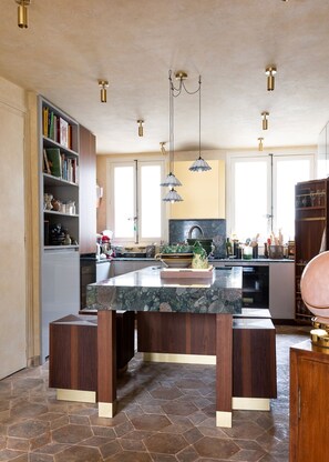 Fridge, microwave, oven, dishwasher - Saint Germain Artiste (Paris)