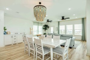 Interior - Surfside Beach Getaway: Family & Ocean Fun! (Surfside Beach)