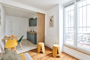 Interior - Le Poulidor, à 15 min de Paris (Saint Ouen)