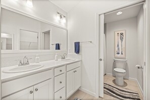 Hair dryer, towels - New 2BR The Villages | Golf Cart | Eastport Sq. (Sumterville)