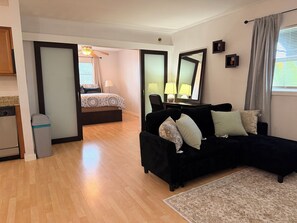 1 bedroom, iron/ironing board, WiFi, bed sheets - Tampa Oasis- In Unit Laundry (Tampa)