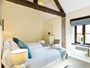 2 bedrooms, free WiFi - Courtyard setting alongside 16 other converted farm buildings. (Carsington, near Ashbourne)
