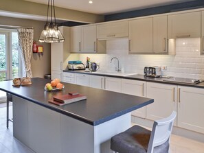 Dishwasher, high chair - 4 bedroom accommodation in Darwin Lake, near Matlock (Darwin Lake, near Matlock)