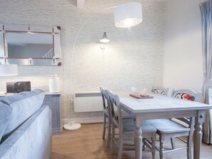 Dining - 2 bedroom accommodation in Darwin Lake, near Matlock (Darwin Lake, near Matlock)