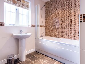 Towels - 4 bedroom accommodation in Darwin Lake, near Matlock (Darwin Lake, near Matlock)
