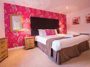 4 bedrooms, free WiFi - 4 bedroom accommodation in Darwin Lake, near Matlock (Darwin Lake, near Matlock)