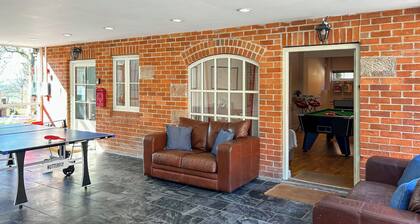 5 bedroom accommodation in Carsington, near Ashbourne
