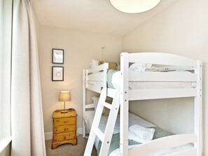 A bunk bed room with a bedside table and a lamp. - 5 bedroom accommodation in Carsington, near Ashbourne (Carsington, near Ashbourne)