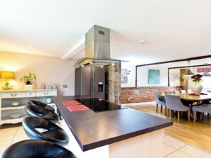 Dishwasher, high chair - 4 bedroom accommodation in Carsington, near Ashbourne (Carsington, near Ashbourne)
