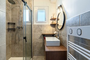 Hair dryer, towels - L'Orangerie - Terrasse avec vue sur la montagne (Ajaccio)