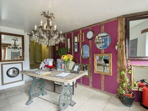 Lobby - Historical property with lovely countryside views from the Jacuzzi. (Alport, near Bakewell)