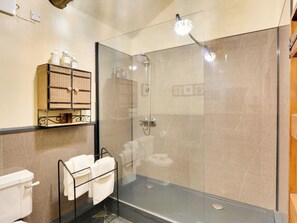 Towels - Quirky accommodation with splendid four poster bed and private hot tub. (Alport, near Bakewell)