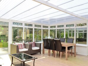Outdoor dining - 3 bedroom accommodation in Arden, Alexandria (Arden, Alexandria)