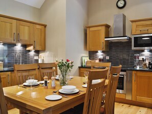 Dining - 3 bedroom accommodation in Glendaruel (Glendaruel)