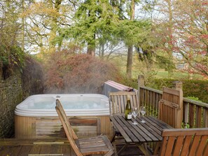 Outdoor spa tub - 2 bedroom accommodation in Arden, Alexandria (Arden, Alexandria)