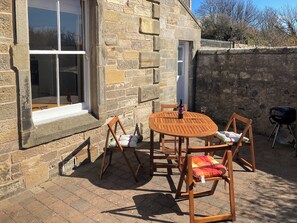 Outdoor dining - 2 bedroom accommodation in Lower Largo (Lower Largo)