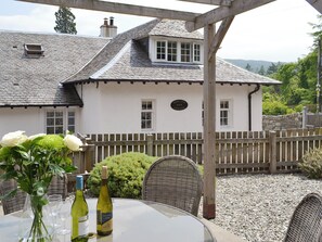 Outdoor dining - Highland Cottage - SXXK (Glendaruel)