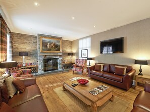TV, fireplace - The Coach House - SXXM (Glendaruel)