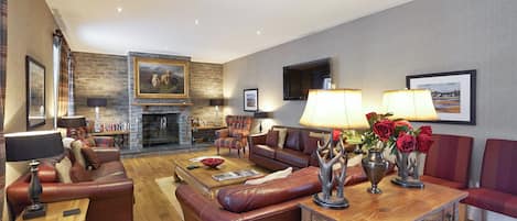 TV, fireplace