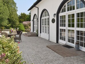 Outdoor dining - Glendaruel Lodge - SXXN (Glendaruel)