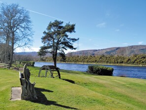 Property grounds - Red Squirrel Cottage - SYYB (Inverness)