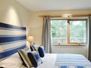 3 bedrooms, free WiFi - 3 bedroom accommodation in Inverness (Inverness)