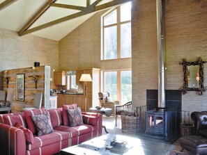 TV, fireplace - Ghillies Lodge - SYYC (Inverness)