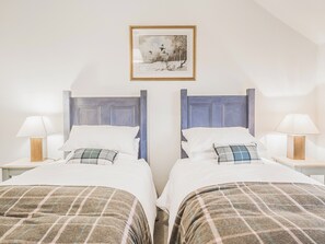 4 bedrooms, free WiFi - 4 bedroom accommodation in Parton, near Castle Douglas (Parton, near Castle Douglas)
