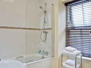Towels - 1 bedroom accommodation in Arden, Alexandria (Arden, Alexandria)
