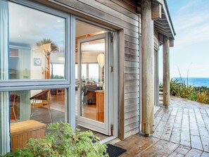 Terrace/patio - Shark Fin completely has the wow factor. (Sennen)