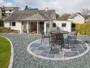 Outdoor dining - 2 bedroom accommodation in Keswick (Keswick)