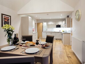 Dining - 2 bedroom accommodation in Keswick (Keswick)