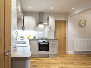 Dishwasher, high chair - 2 bedroom accommodation in Keswick (Keswick)