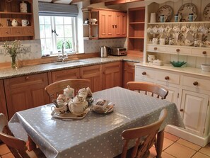 Dining - 3 bedroom accommodation in Manaccan, near Helston (Manaccan, near Helston)