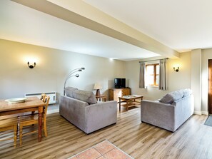 TV - 2 bedroom accommodation in Carsington, near Ashbourne (Carsington, near Ashbourne)